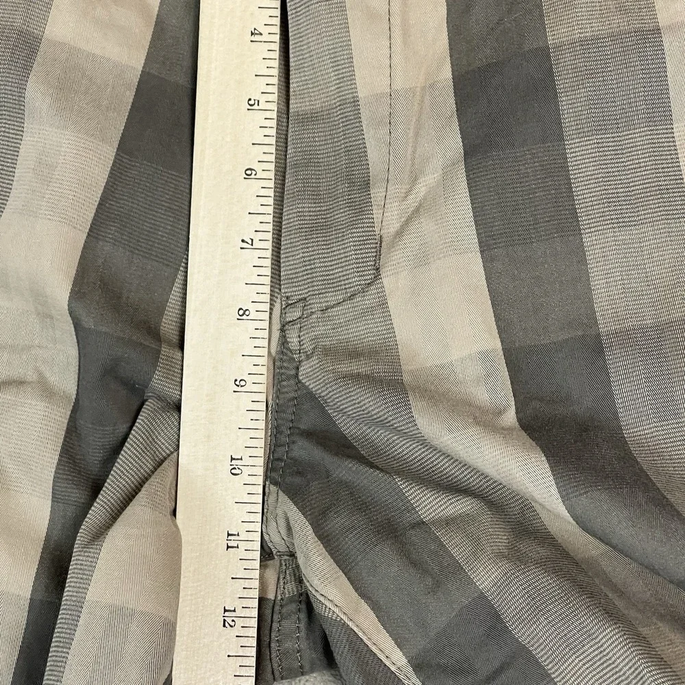 The North Face Shorts Mens 38 Plaid Grey Tan Regular EUC